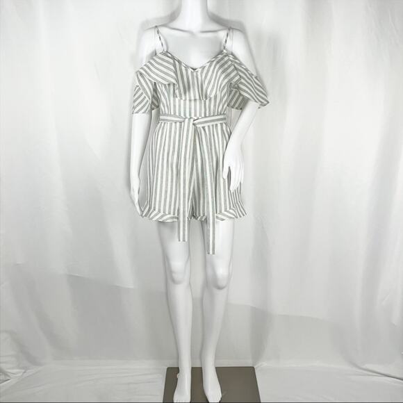 After Market White & Gray Stripe Flutter Cold Shoulder Ruffle Hem Romper SzS NWT - Picture 1 of 16